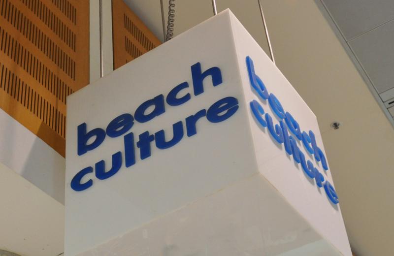 cube-lightbox-with-3d-logo