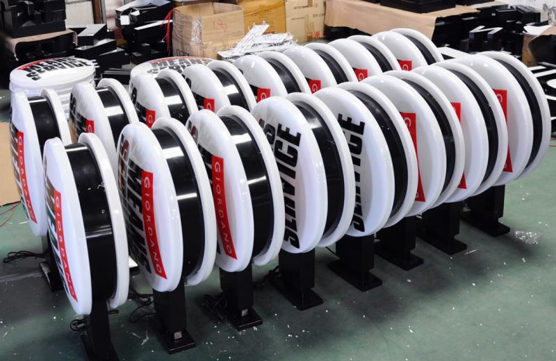 double-sided-round-lightboxes-in-production-bulk