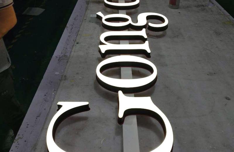 gong-white-illuminated-letters