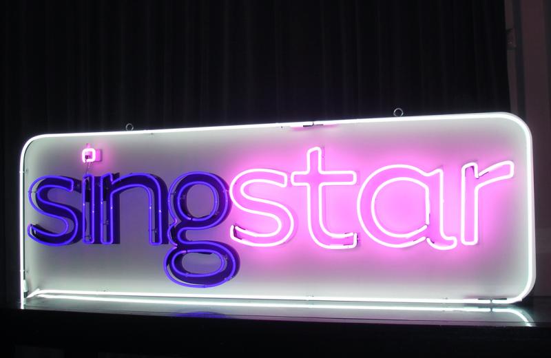 singstar-neon-sign