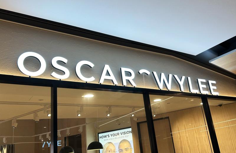 Oscar-Wylee-illuminated-white-letters