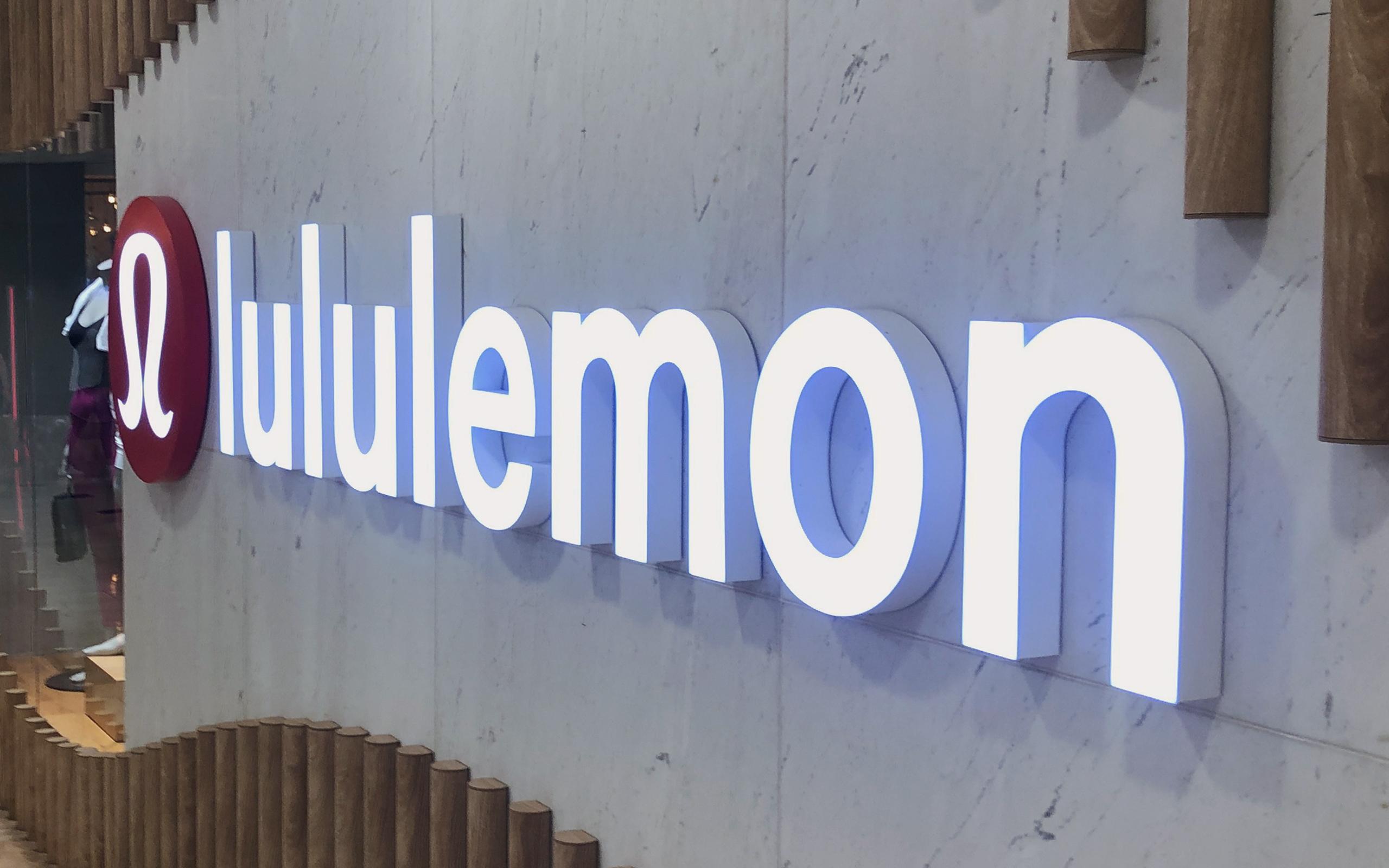 lululemon-faceless-illuminated-letter-sign