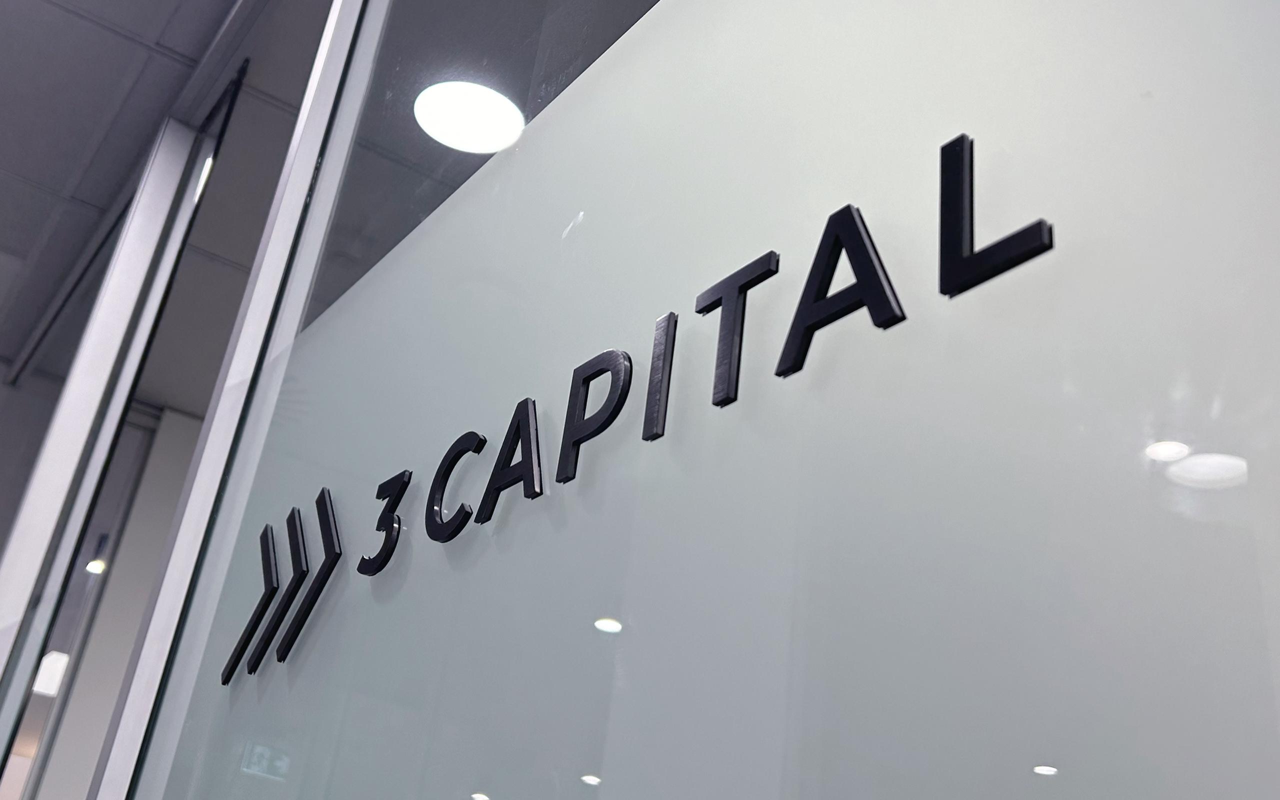 3 Capital on glass 3d letters 